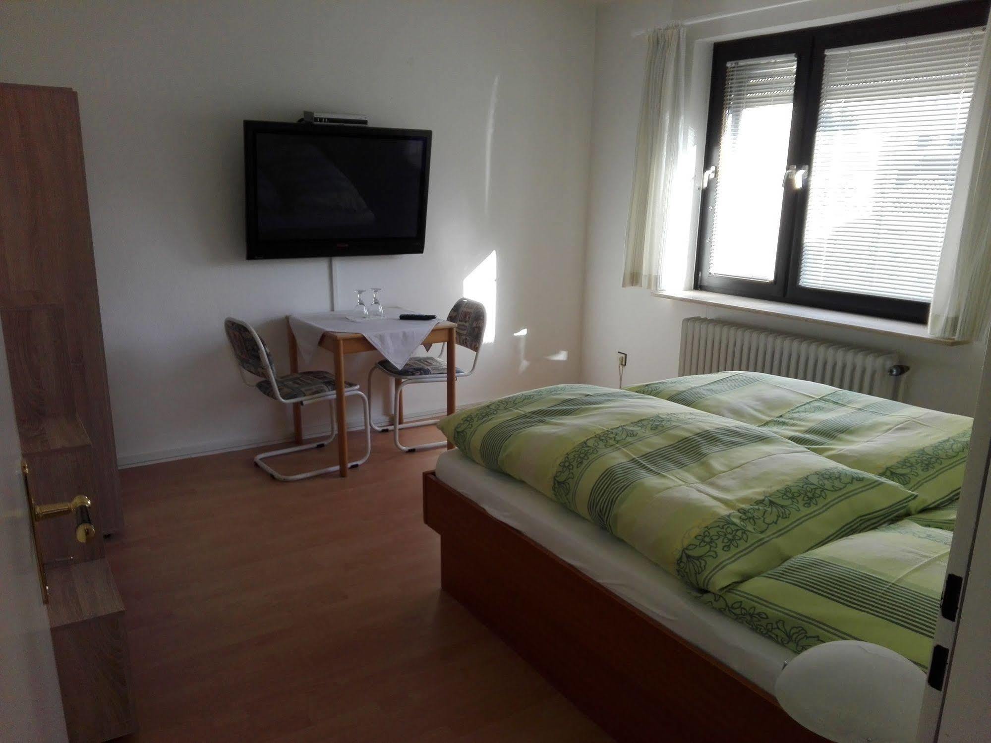 Altes Zollhaus Am Klinikum 호텔 뤼베크 외부 사진